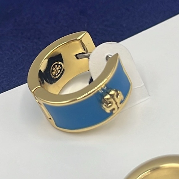 🎁 Tory Burch • Blue Gold Huggies small hoop Earrings NEW $170 - Picture 3 of 4